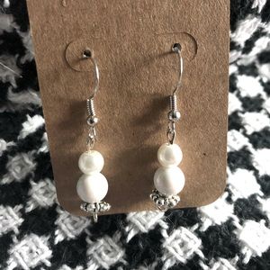 Handmade pearl earrings with silver Flower